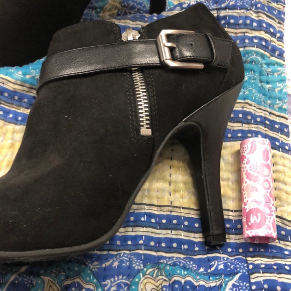 Fergalicious booties 9 - Picture 4 of 6